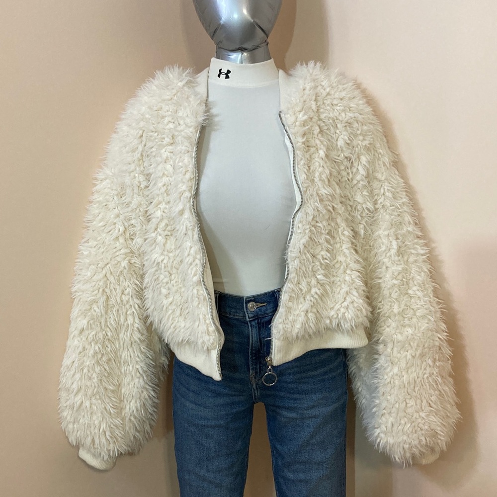 Women's Cream Faux Fur Zip-Front Jacket - Picture 6 of 13